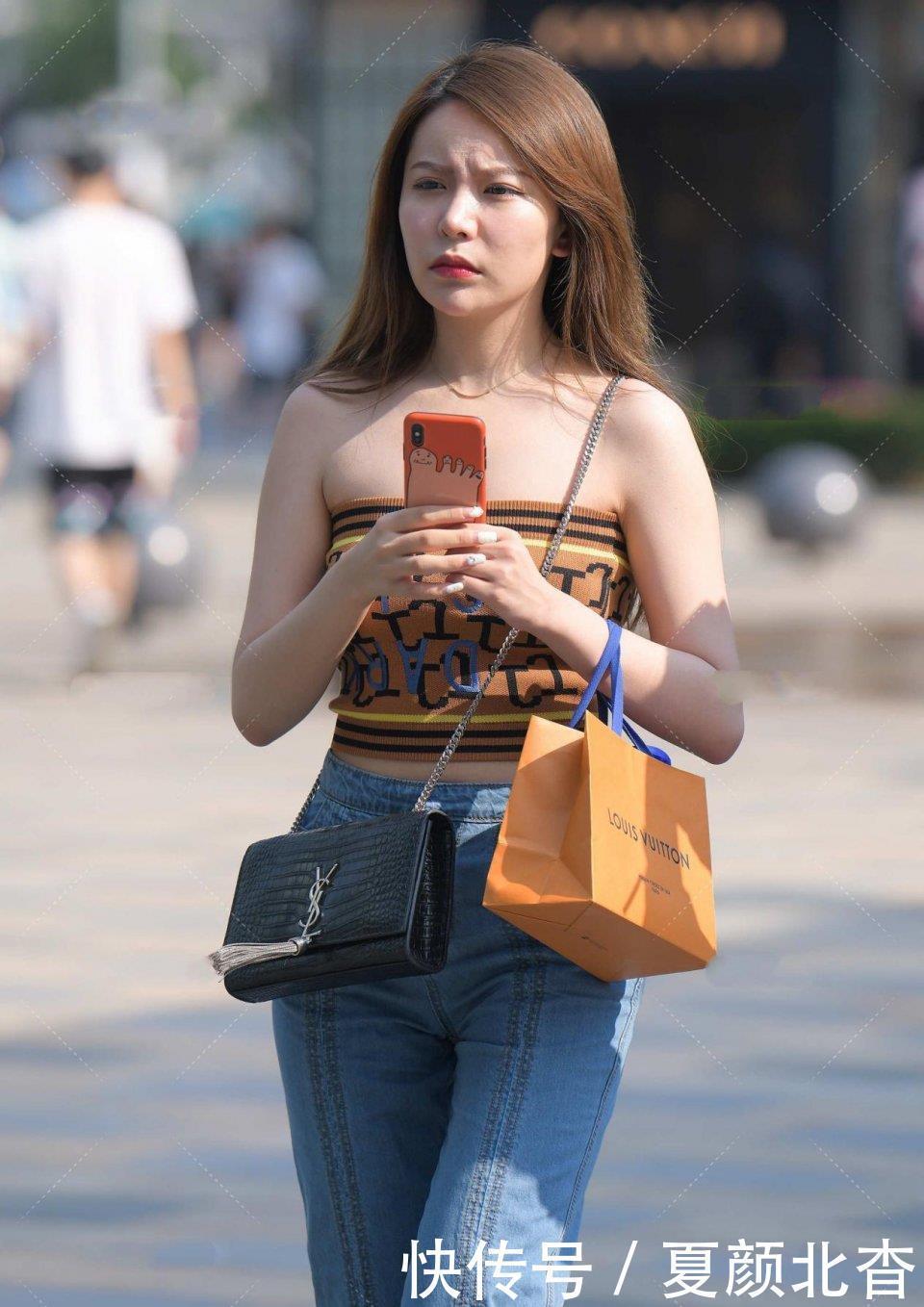 00后看了却不“感冒”，是嫌弃她的腿有点粗吗