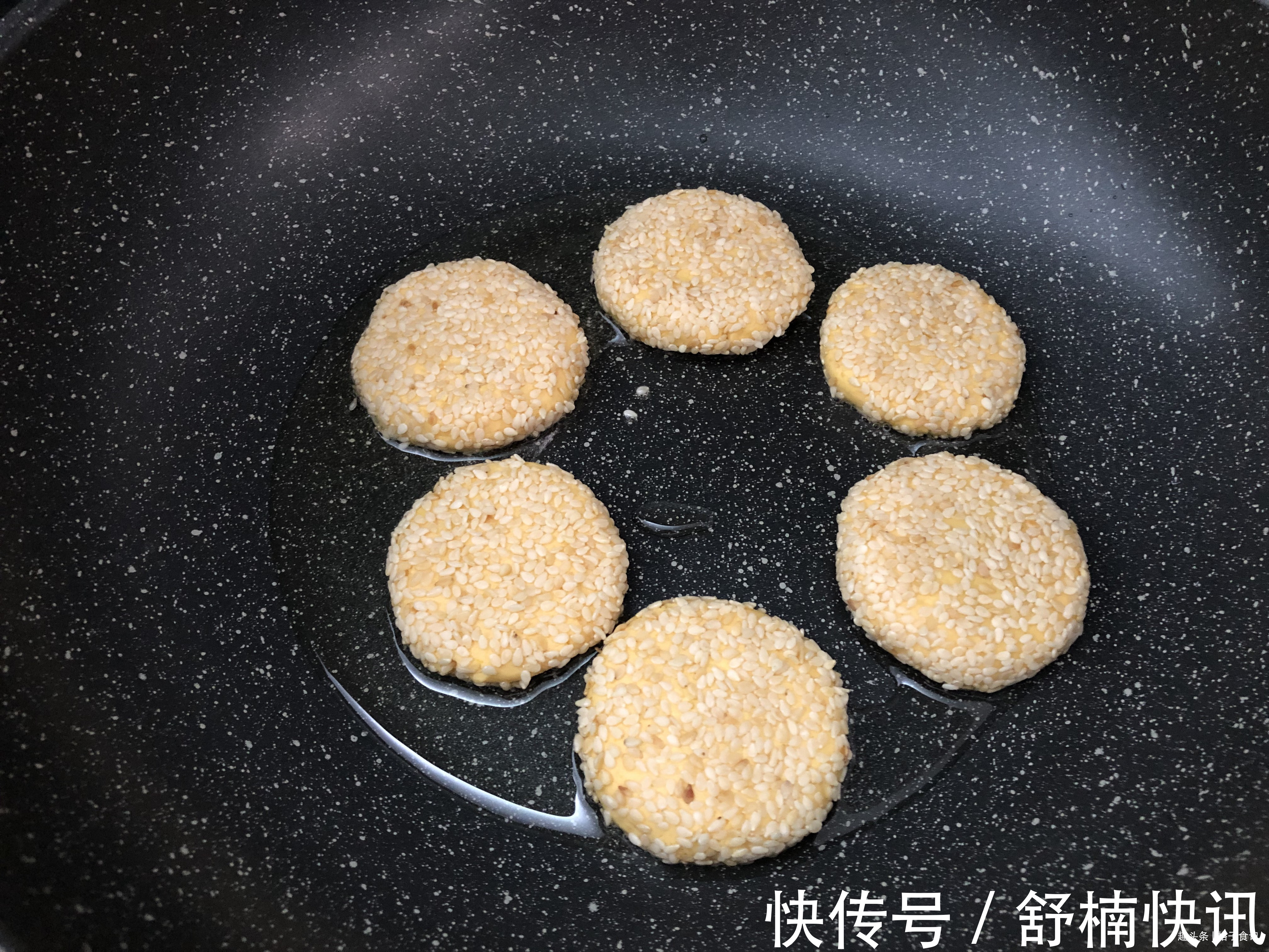 糯米粉|南瓜最好吃的做法,加上糯米粉拌一拌,香甜软糯,上桌家人抢着吃