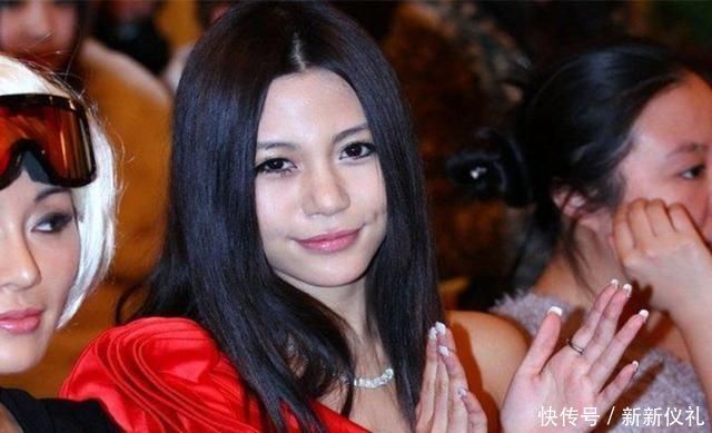 骑自行车|“宁愿坐在宝马里哭”的女孩，十年过去了，现在的她后悔了吗