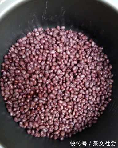 煮红豆，最忌泡好直接下锅煮！教你2招，8分钟快速出沙，颗颗开花
