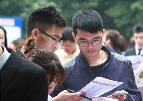 哪些专业本科没出路，考研就能“飞黄腾达”？临床医学前来报到