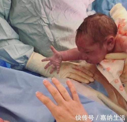 母子|“母子连心”,刚出生的宝宝向妈妈求抱抱,网友:这一幕太暖心了