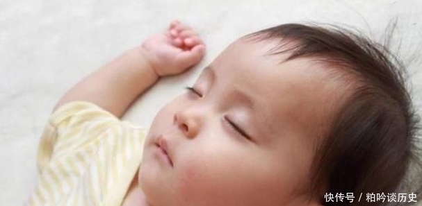 互动性|孩子聪不聪明,在婴儿时期能判断一二,这些特征你家宝宝出现了吗