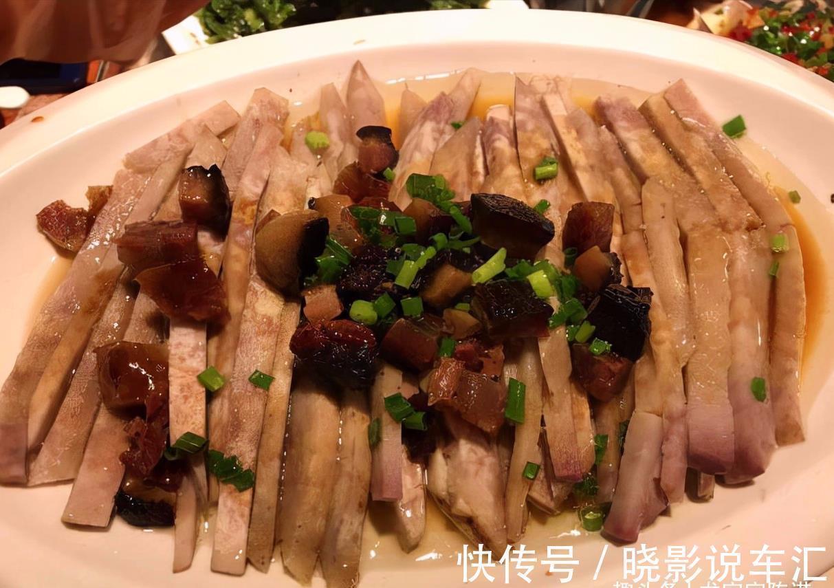 请公公婆婆吃饭，点了13个菜，吃掉1个月生活费，您觉得值吗？