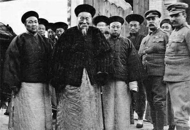 小女孩|父亲捡一小女孩，哥哥娶了“妹妹”后，生下一子家喻户晓