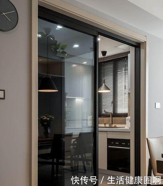 海吉布|老公非要在餐厅做一排柜子,装修完太好用,朋友都快把门槛踏平了!