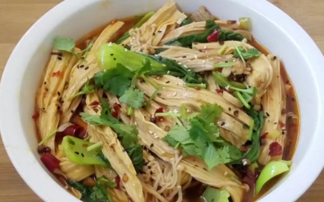 腐竹跟什么菜炒好吃?香辣腐竹的做法,又香又辣,好吃下饭!