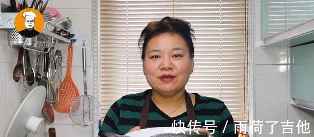 清蒸鲈鱼时，切记不要放盐和料酒，教你正确做法，鱼肉鲜嫩无腥味！