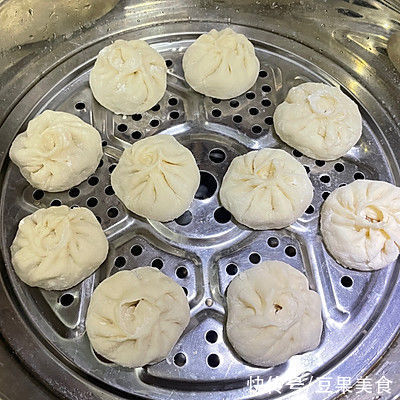 适合全家的透油包子 白菜猪肉包子,老人小孩都爱吃