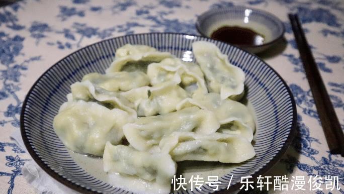饺子|拌韭菜鸡蛋馅，只加3样料就够了，饺子做好鲜味足，吃着香