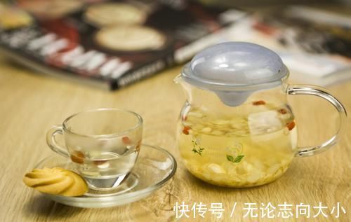 容颜|男性最先衰老的地方,不是容颜,而是这个部位,很多人想都想不到