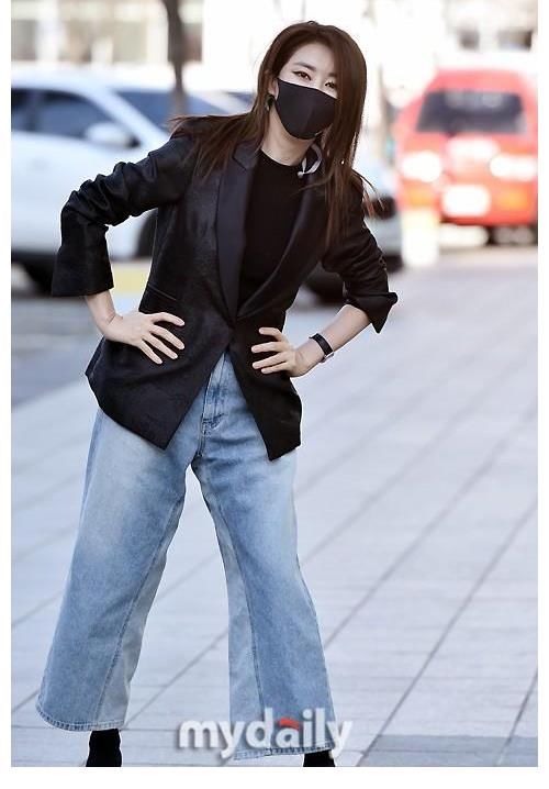 「MD PHOTO」 韩国女歌手金完宣出演《两点出逃》节目