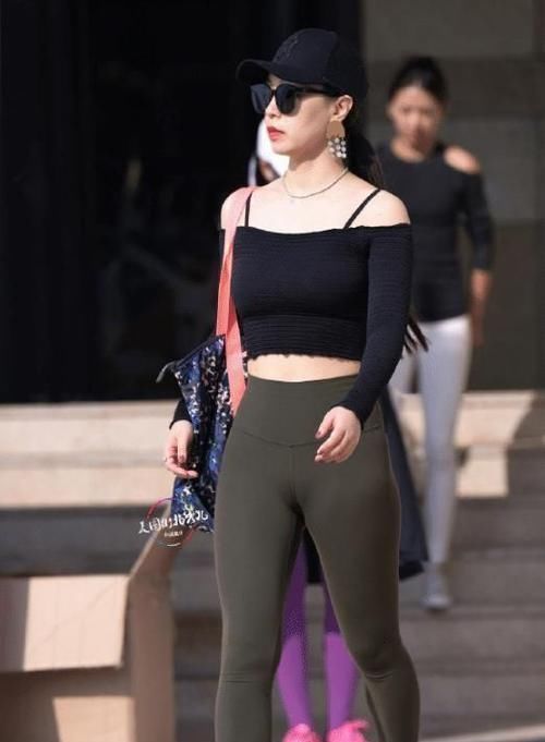 女人味|打底裤展现活泼可人的形象，更加飘逸精致“充满”女人味