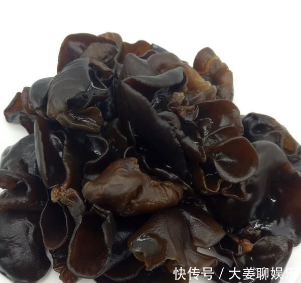 这菜宁可丢掉也别隔夜吃,吃一次比抽烟危害还大,快告诉家里人