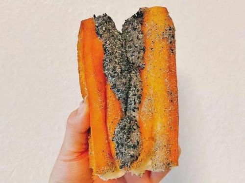 火爆全网的油条麻糍安排上，一口香糯，两口酥香~