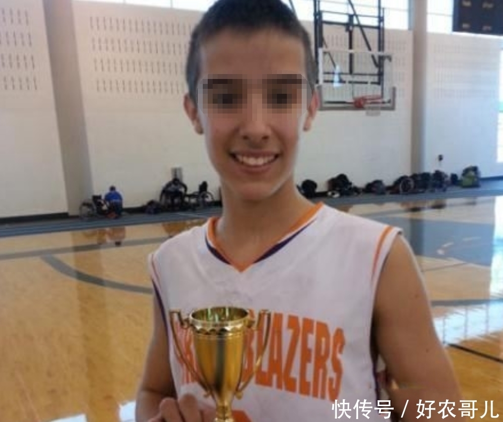 女子堕胎时小手奇迹般的抓住医生的手,如今的他长成这个样子