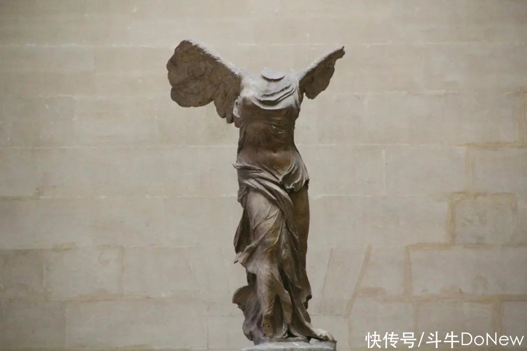 gin三条杠logo是AJ设计师设计的？乔丹、科比为何与阿迪分手？