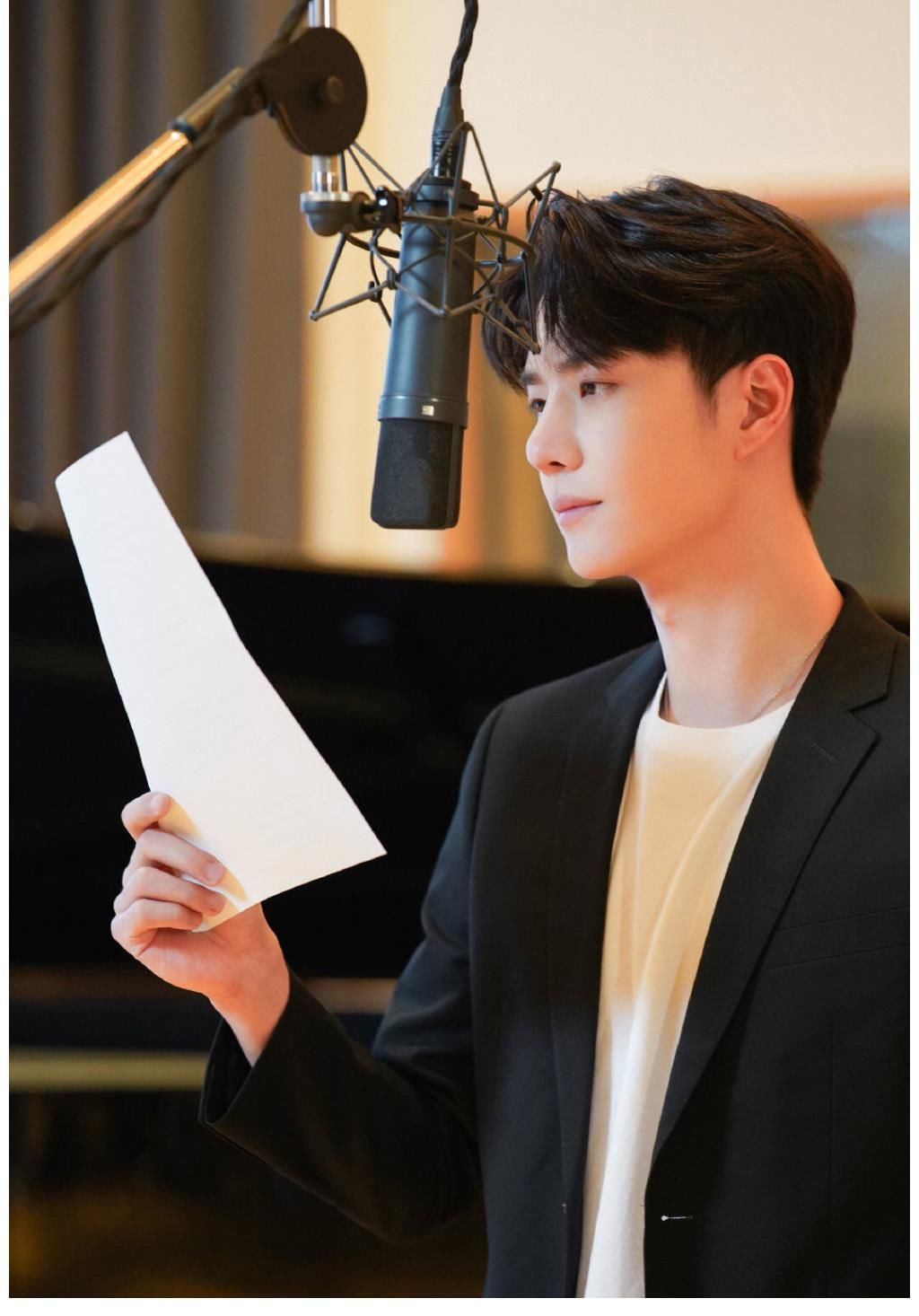 王一博《替我诉说》花絮照!