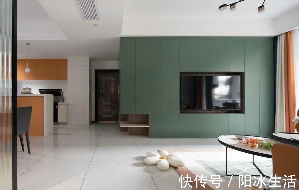 橙绿撞色|精选案例丨130平现代混搭婚房,橙绿撞色吸睛十足!