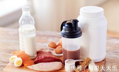 膝关节|老人经常爬楼梯，容易致膝关节受损！保护膝关节，牢记这4点