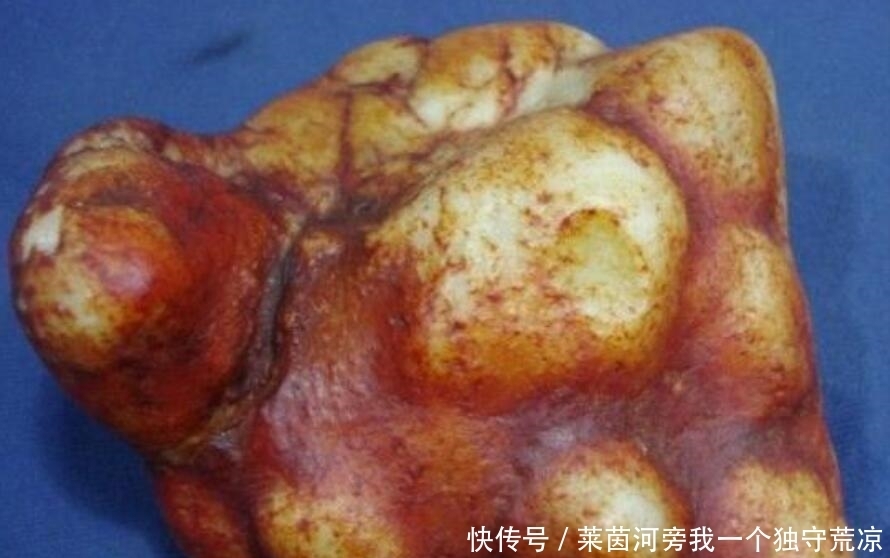 挖到|村民锄地时挖到一“姜状石头”,洗干净后卖出10万元