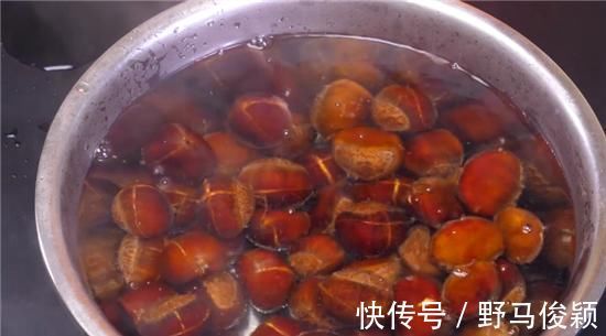今天才知道，剥板栗还有实用的小技巧，一秒一个，太省力了