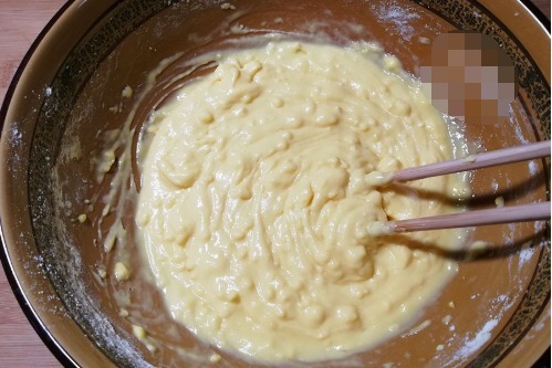 玉米面独特做法,开水一烫,手不沾面,加2个鸡蛋,营养又健康