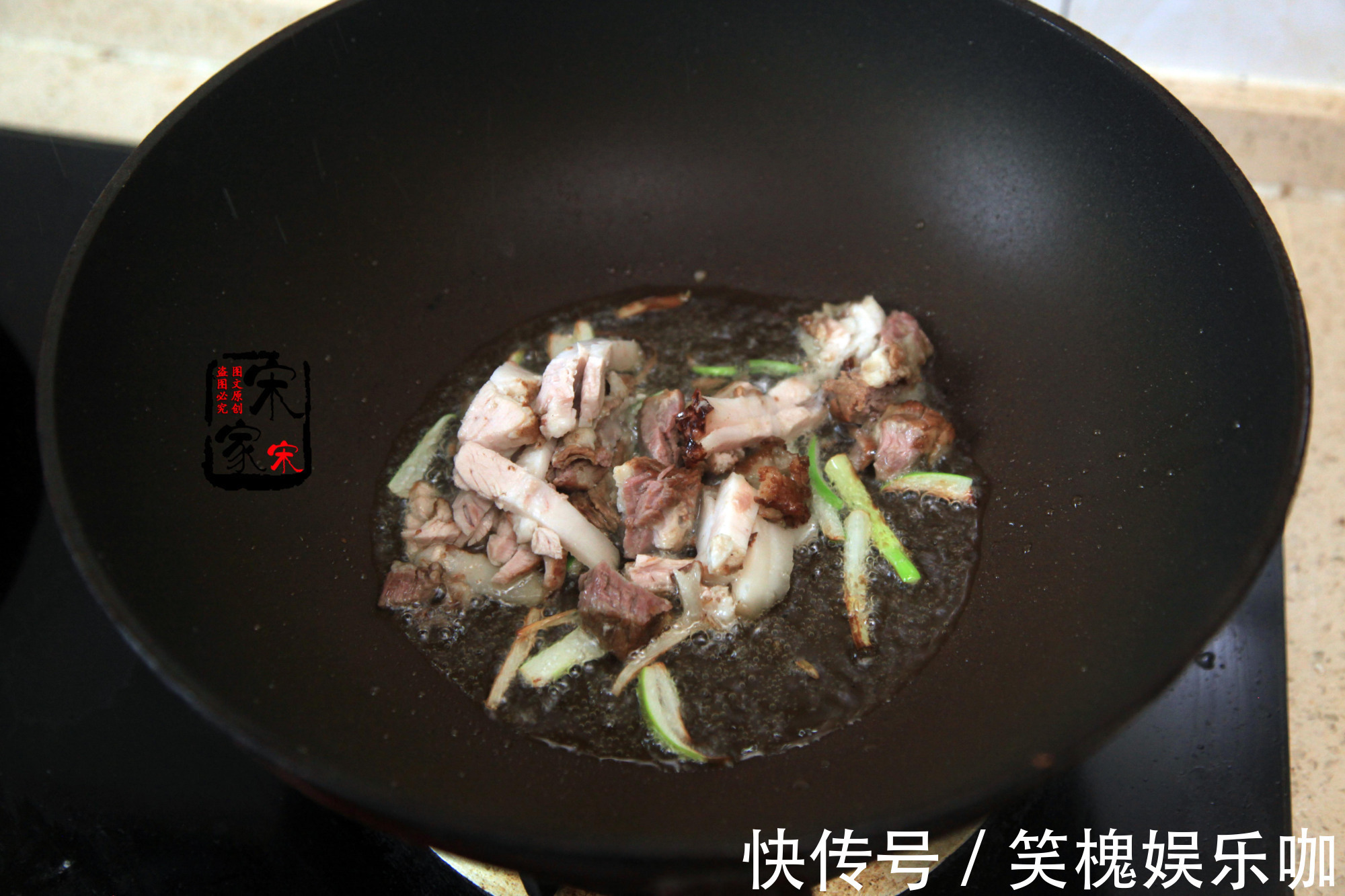 西芹|香芹、西芹营养差别大，炒肉适合用哪种？选对了才好吃