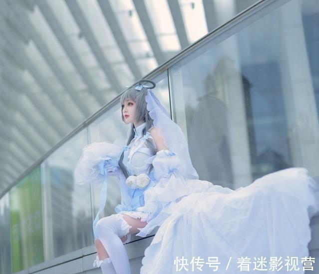 吸管儿|女孩穿10CM婚纱COS洛天依,被袜子抢镜,网友:敢买不敢穿