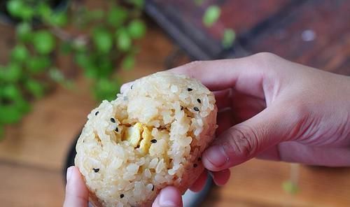 儿子|米饭新做法,儿子着了迷,天天吃不够,5分钟上桌,我特乐意做!