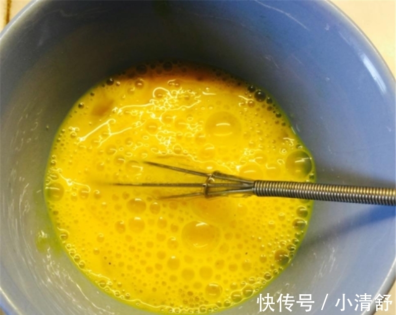 搅拌均匀|孩子经常吃的零食,和鸡蛋一起炒,香味独特,孩子吃得很开心
