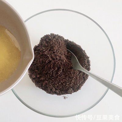吉利丁|做法简单免烤箱｜双色抹茶可可慕斯蛋糕