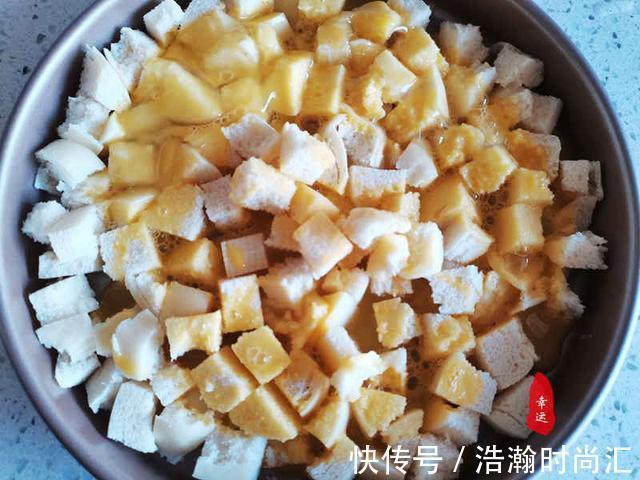 拉丝|没想到馒头做的披萨也这么美味,披萨底部金黄,蛋香奶香味道浓郁