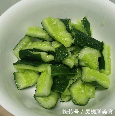 苏打粉|做凉拌黄瓜,最忌直接加盐!大厨教你正确做法,酸脆可口特入味!