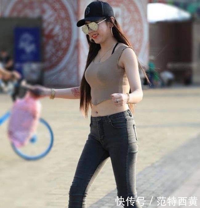 搭配|美女街拍身姿优美的小姐姐,秀出时尚穿搭,怎么看都美