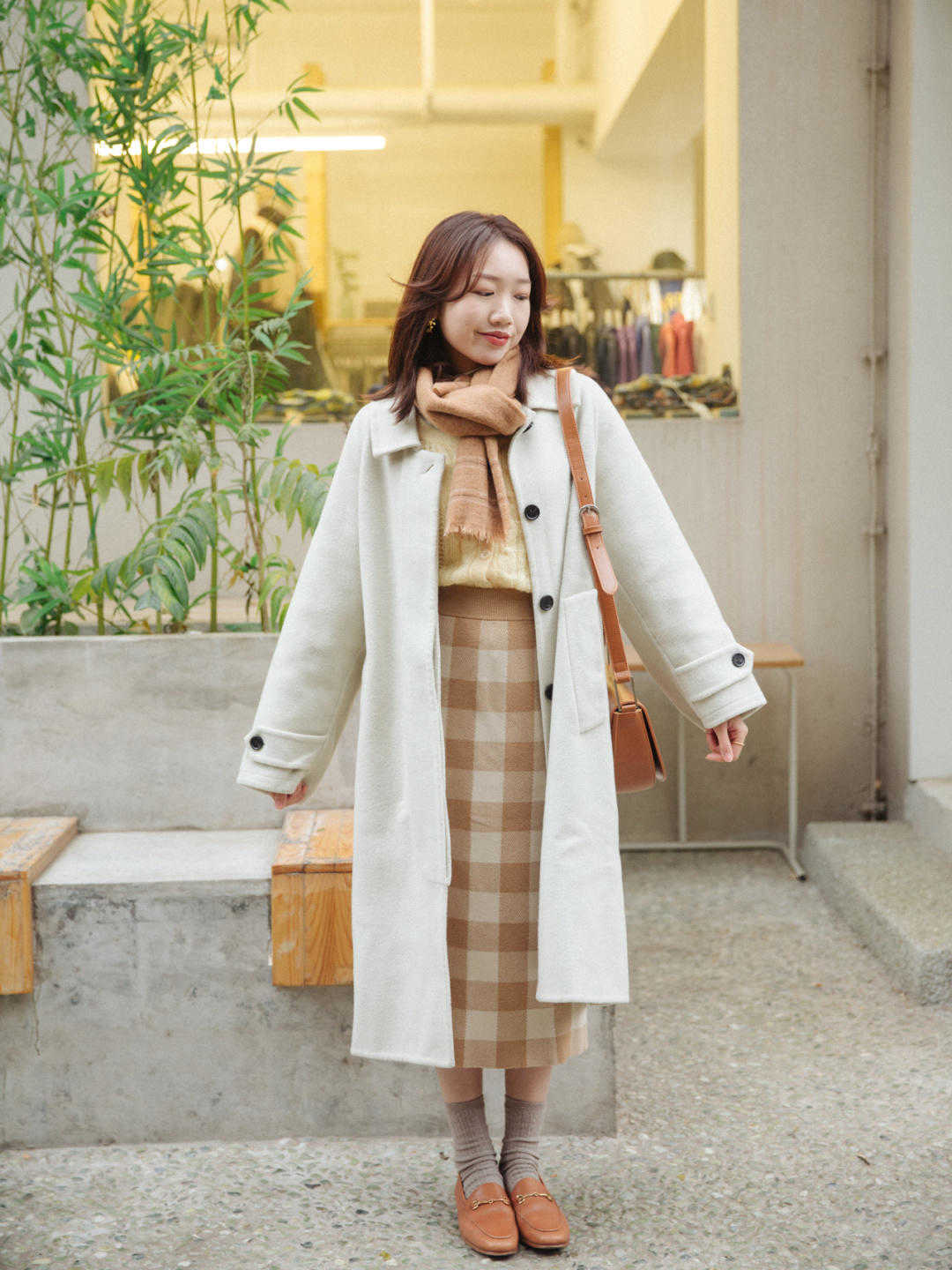 小脚踝 入冬以后,裙子依旧火热,寒冬如何穿裙子保暖?有气质又显瘦