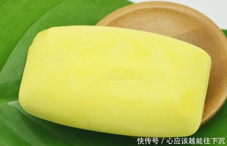 洗完澡之后,洗澡间的镜子上有水雾怎么办?如何清理呢