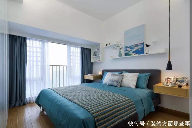 两个字|86平以驼掌舵,客厅枝形状的吊灯、实木地板、各种色彩的碰撞