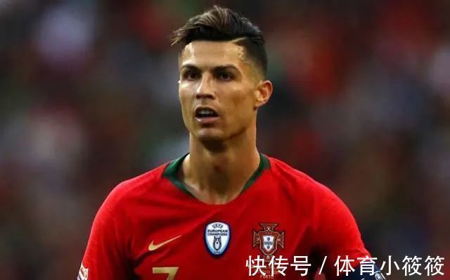 球迷们|C罗女友怀双胞胎,球迷调侃:总裁这是要生一支足球队!