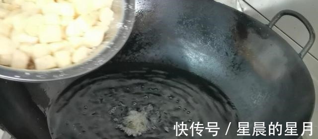 叶子|土豆用这种方法做,外酥里软,美味可口,既可以是菜也可以当零食!