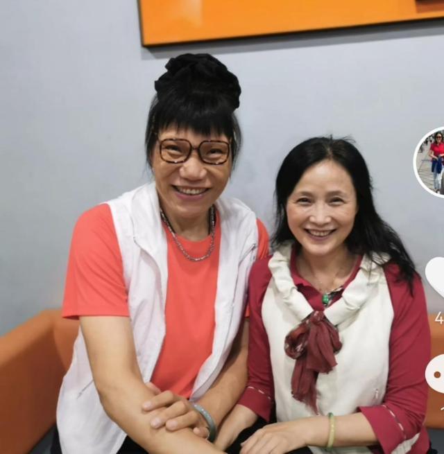娇妻|杜峰家庭近况:女儿互喂甜食温馨,35岁娇妻带3娃,岳父母地位高