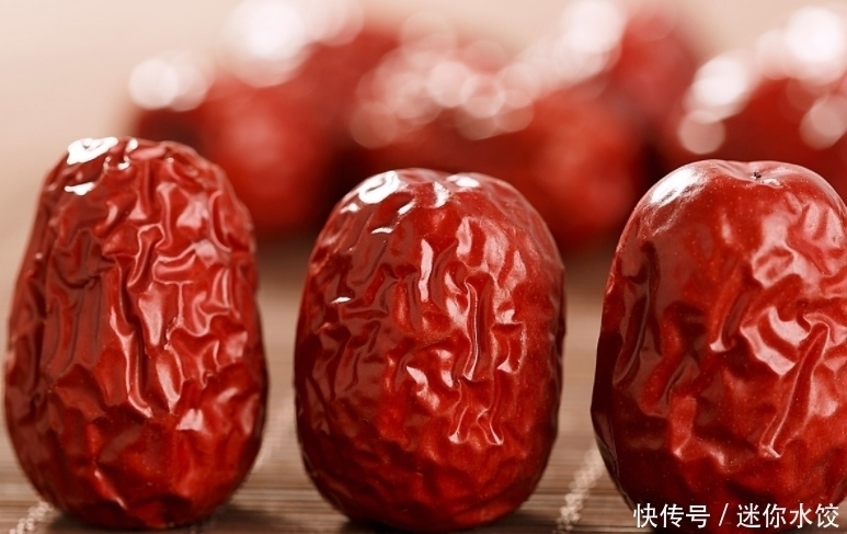 红枣|红枣和此物泡水喝,肝干净了,眼睛亮了,女性不想满脸色斑可试试