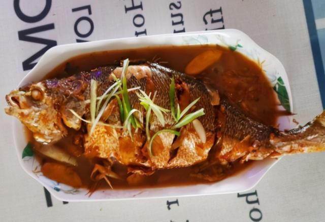 煎鱼|煎鱼时,别直接下锅煎,学会这1招,鱼不粘锅不破皮,营养不流失