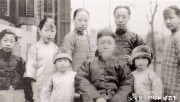 年轻|溥仪年轻时候全家福,男的气质高贵,女的倾国倾城