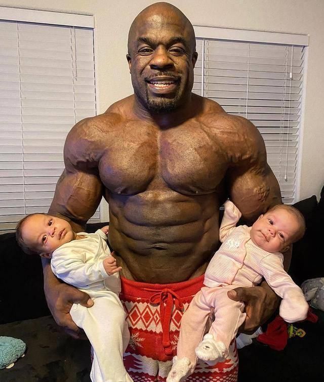 健身|在监狱天天健身，出狱后凭肌肉赚得盆满钵满，女友为他生双胞胎