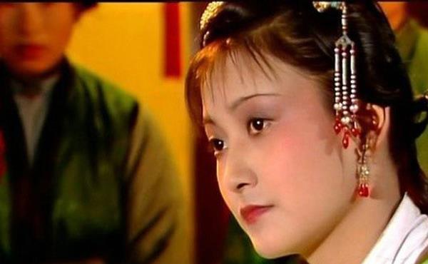 贾母是出了名的善良,为何对亲孙女贾迎春的悲剧视若无睹?