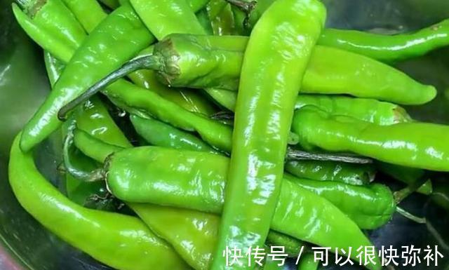 婆婆教我腌辣椒,不用水,不用油,酸辣爽口,2天就能吃