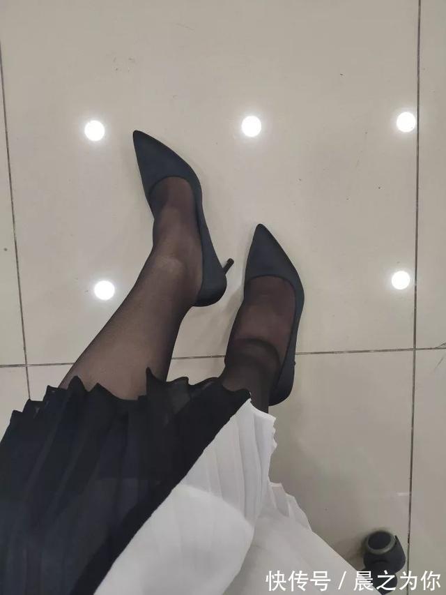 细跟鞋 磨砂尖头细跟鞋时尚大气,把你端庄的淑女气质尽显无遗