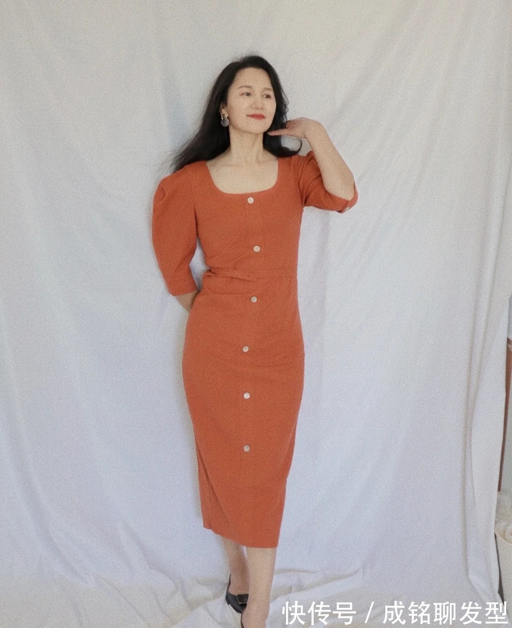 博主|五十岁的妈妈也可以美得高级!学大龄博主的穿搭法,显年轻又吸睛