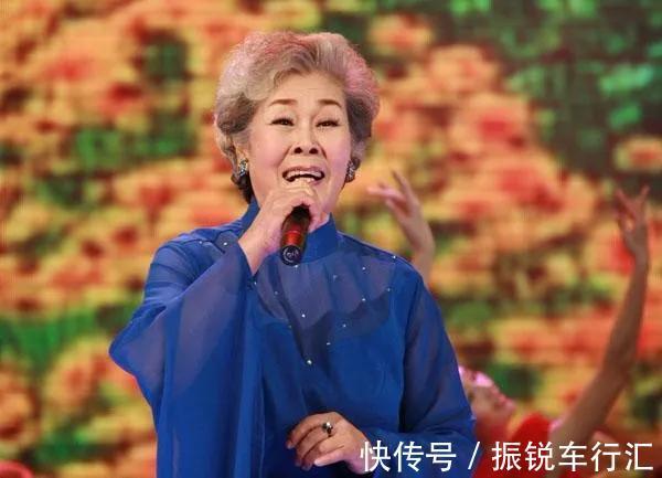 一儿一女@84岁女歌唱家住进养老院,说不想给儿女添麻烦,网友却议论纷纷